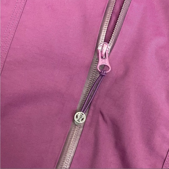 Lululemon Right As Rain Jacket: Plum . Perfect used condition. Size 6. - Picture 5 of 9
